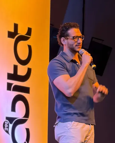 Jorge en el escenario de Hábitat